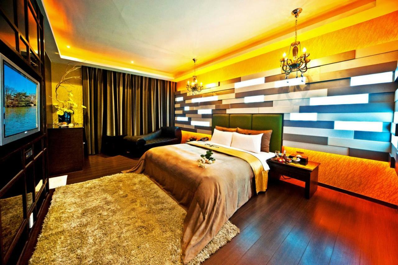 Sasha Motel Taichung Exterior foto